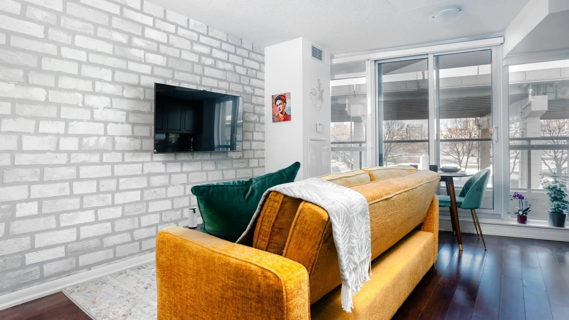 Downtown Cozy 1Br Condo- Steps From Lake & King Street Toronto Canada