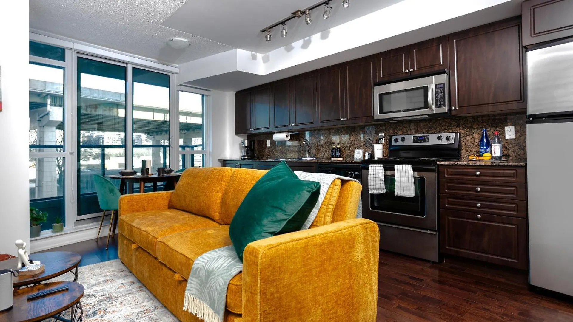 Downtown Cozy 1Br Condo- Steps From Lake & King Street Toronto